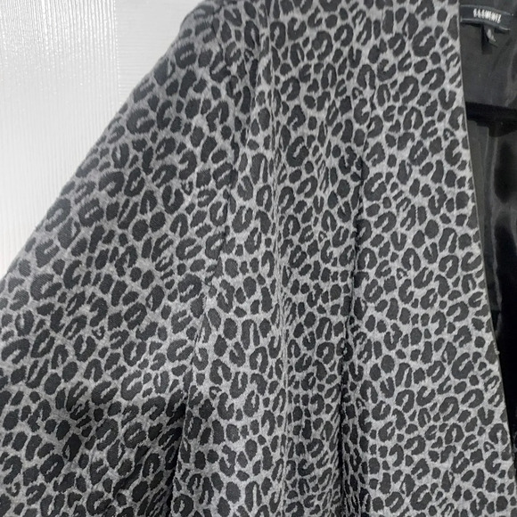 Elementz Gray and Black Leopard Print Open Front Long Sleeve Blazer in Size XL - Picture 6 of 12